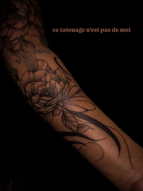 🪷Mille Mercis à ma cliente pour cet échange, ça confiance et ça spontanéité de dernière minute 

c’était franchement chouette de métamorphoser ce projet ! Fait à La Réunion chez @etheria_tattoo 

Si toi aussi cette idée de trotte dans la tête et que mon univers te parles c’est le moment ! 
Pour tout projet réserver sur 

📍Toulouse📍 -40% sur ton projet ou un flash💫
Jusqu’à décembre !! 

• Lyon (10>13 Déc)
• Paris (14 et 17 Mars)
• Rennes (2) (19>21 Mars)

#tattooartist #ornementaltattoo #tattootoulouse #toulousetattoo #tatouage #tattoo #TattooArt #EncreSolaire #RayonnementIntérieur #ornementaltattoo #ornemental #tatouage #psychedelictattoi #psychedelique #psychedelic #tribalornemental #tribaltattoo #neotribal #neotribaltattoo