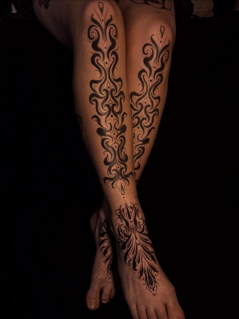 Le projet symétrique de Shoshana qui ne cesse de grandir 🌙
Next stop -> PARIS mardi 17 mars
RENNES -> 19 mars
LYON du 20 au 23 mai
Lien en bio pour prendre rdv : Ontiens ton devis le jour même 🧡
#tribalornemental #tribaltattoo #finelinetattoos #ornementaltattoo #toulousetattoo